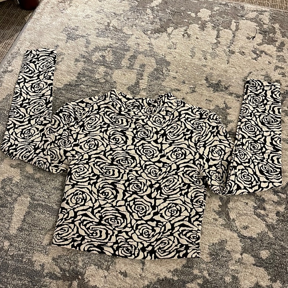 Long sleeve rose crop top